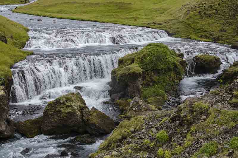 Islandia 102 - sendero de Fimmuorouhals.jpg